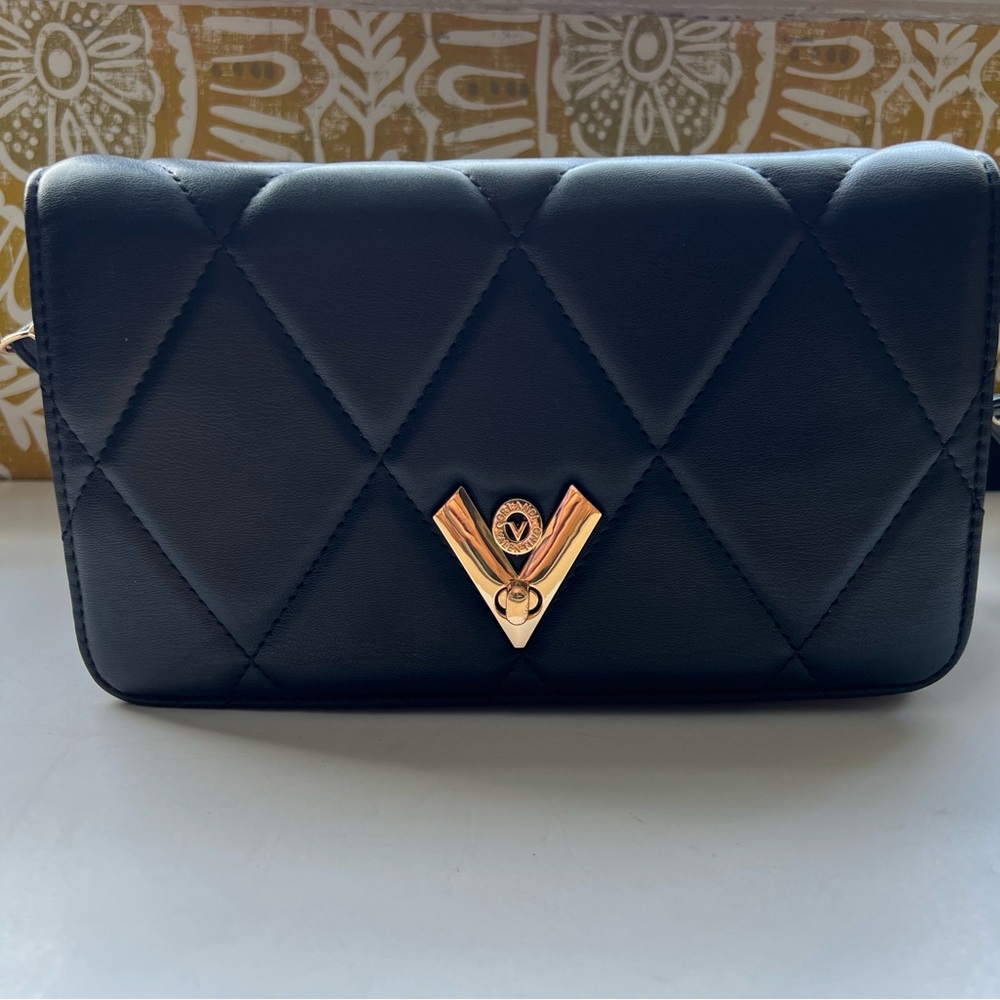 Valentino Orlandi Elegant Black and Gold Quilted Purse with Gold Accent
